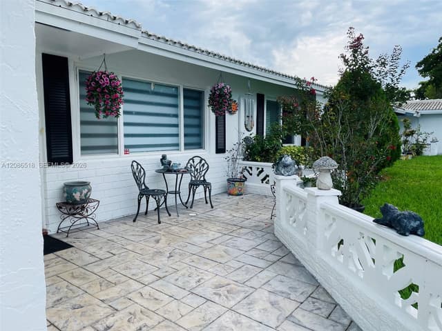 8543 NW 13th Ct, Plantation FL 33322 - Plantation, FL - Photo 2