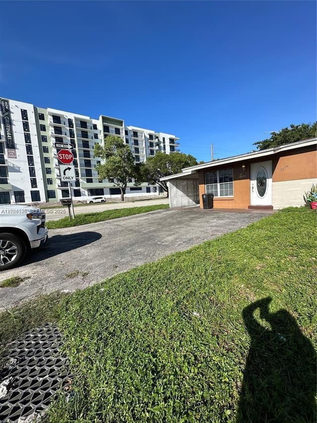 4812 SW 45th Ave, Dania Beach FL 33314 - Dania Beach, FL - Photo 4