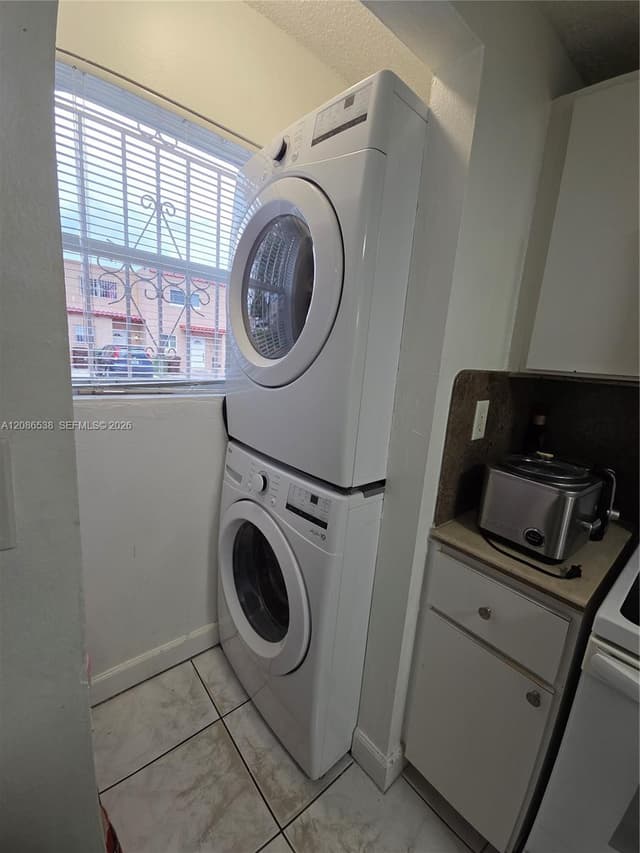 1784 W 56th Ter # 401, Hialeah FL 33012 - Hialeah, FL - Photo 2