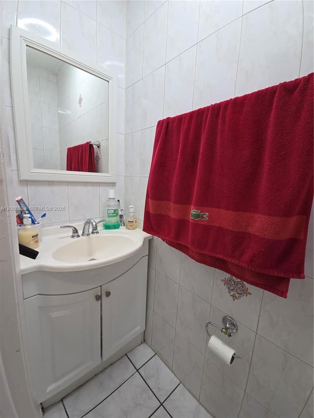 1784 W 56th Ter # 401, Hialeah FL 33012 - Hialeah, FL - Photo 5