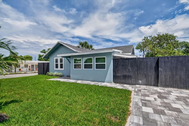 1002 S B Street, FL 33460 - Photo 5