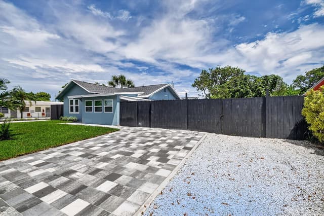 1002 S B Street, FL 33460 - Photo 4
