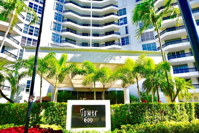 3400 NE 192nd St # 606, Aventura FL 33180 - Aventura, FL - Photo 2