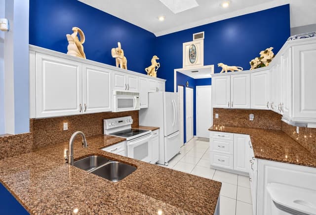 8261 LAKE CYPRESS Road, Lake Worth FL 33467 - Lake Worth, FL - Photo 7