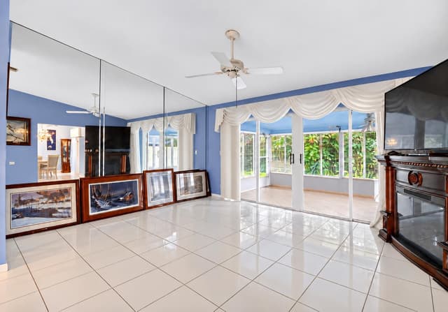 8261 LAKE CYPRESS Road, Lake Worth FL 33467 - Lake Worth, FL - Photo 4
