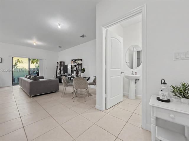 20374 NW 4th Path, Miami Gardens FL 33169 - Miami Gardens, FL - Photo 7