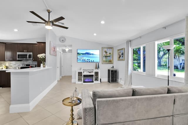 432 SW NATURA Avenue, Deerfield Beach FL 33441 - Deerfield Beach, FL - Photo 5