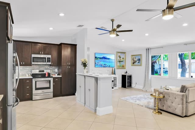 432 SW NATURA Avenue, Deerfield Beach FL 33441 - Deerfield Beach, FL - Photo 4