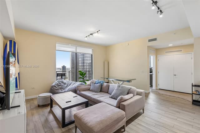 999 SW 1st Ave, Miami FL 33130 - Miami, FL - Photo 4