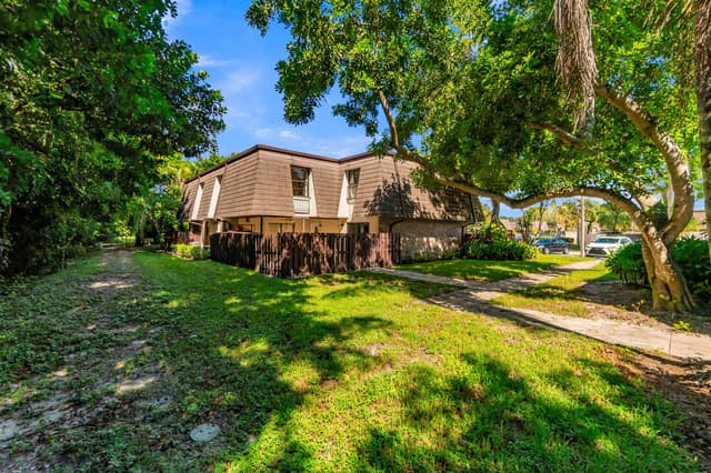 2517 NW 99th Avenue, Coral Springs FL 33065 - Coral Springs, FL - Photo 2