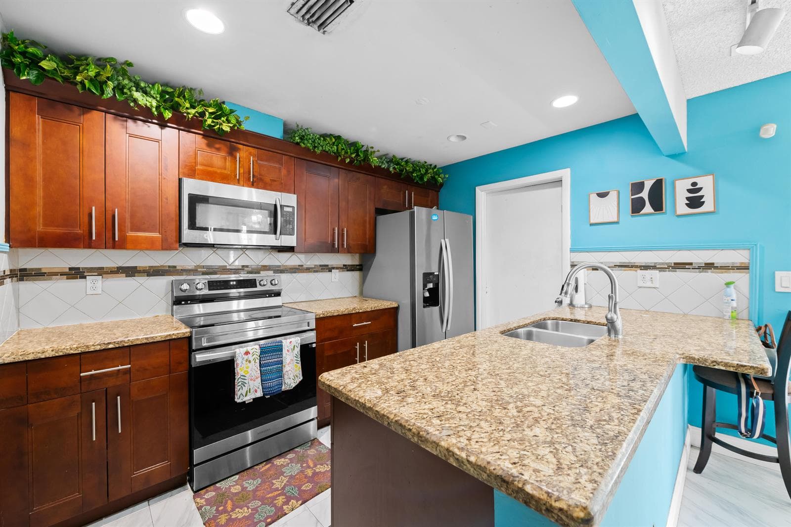 7838 KIMBERLY Boulevard, North Lauderdale FL 33068 - North Lauderdale, FL - Photo 1