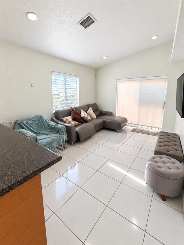 8010 NW 186th Ter, Hialeah FL 33015 - Hialeah, FL - Photo 7