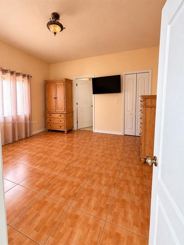 8010 NW 186th Ter, Hialeah FL 33015 - Hialeah, FL - Photo 5