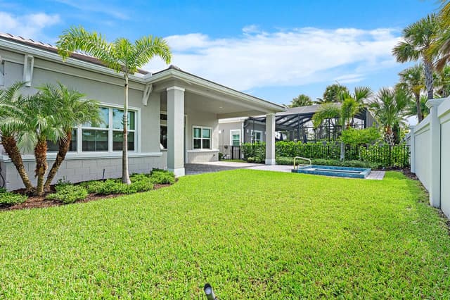 9901 Regency Way, Palm Beach Gardens FL 33412 - Palm Beach Gardens, FL - Photo 4