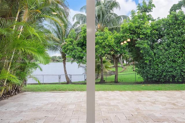 7111 Bamboo St, Miami Lakes FL 33014 - Miami Lakes, FL - Photo 2
