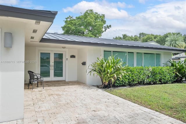 7111 Bamboo St, Miami Lakes FL 33014 - Miami Lakes, FL - Photo 4