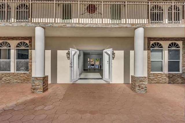 5301 SW 190th Ave, Southwest Ranches FL 33332 - Southwest Ranches, FL - Photo 2