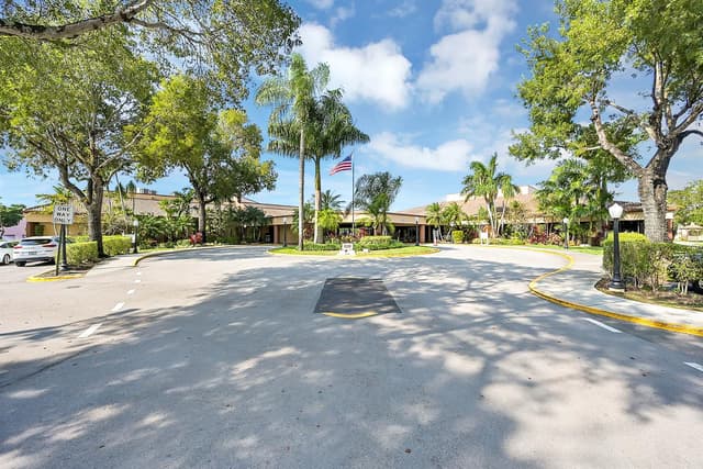 9841 SUNRISE LAKES Boulevard # 310, Sunrise FL 33322 - Sunrise, FL - Photo 2