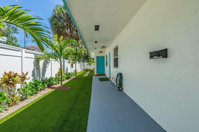 1332 LONGWOOD Street, West Palm Beach FL 33401 - West Palm Beach, FL - Photo 2
