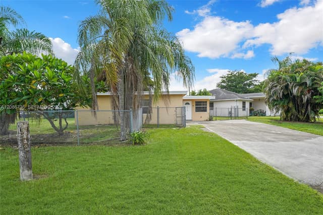 5618 Cinnamon Dr, West Palm Beach FL 33415 - West Palm Beach, FL - Photo 2