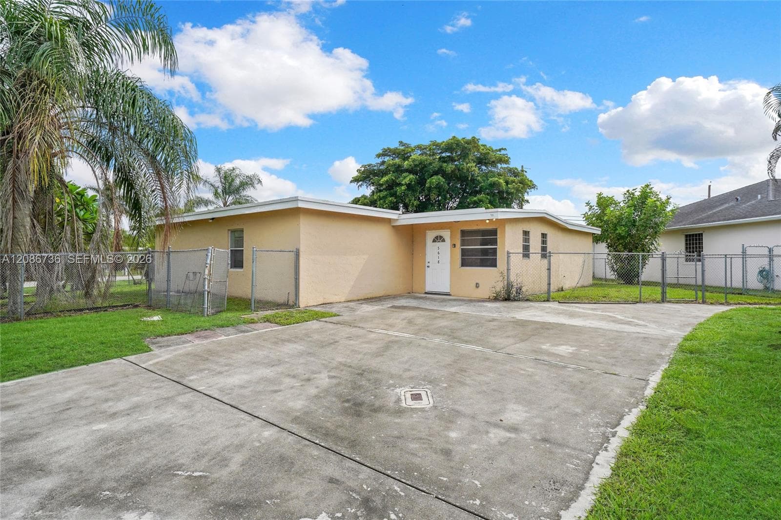 5618 Cinnamon Dr, West Palm Beach FL 33415 - West Palm Beach, FL - Photo 1