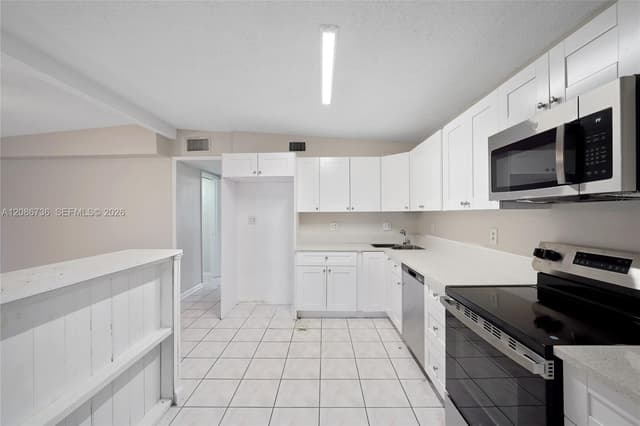 5618 Cinnamon Dr, West Palm Beach FL 33415 - West Palm Beach, FL - Photo 5
