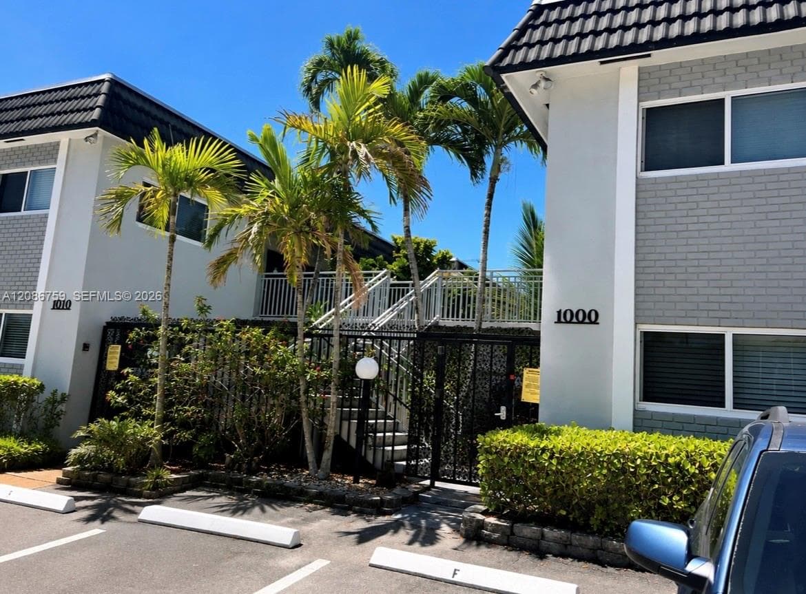 1000 SE 15th St # 205, Fort Lauderdale FL 33316