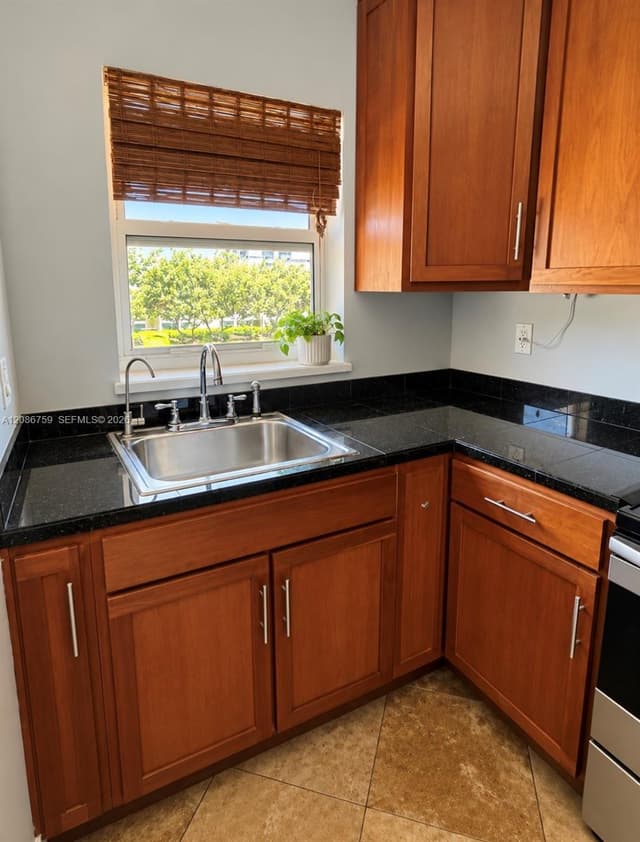 1000 SE 15th St # 205, Fort Lauderdale FL 33316 - Fort Lauderdale, FL - Photo 5