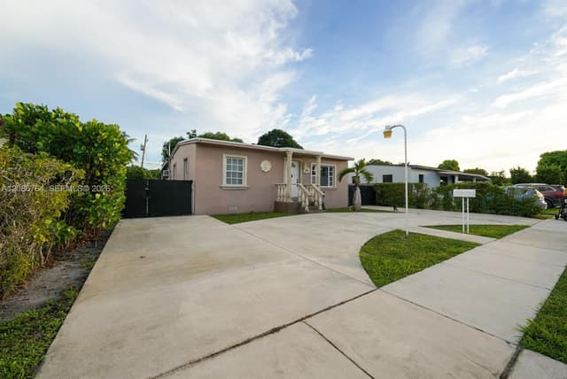 358 E 45th St, Hialeah FL 33013 - Hialeah, FL - Photo 4