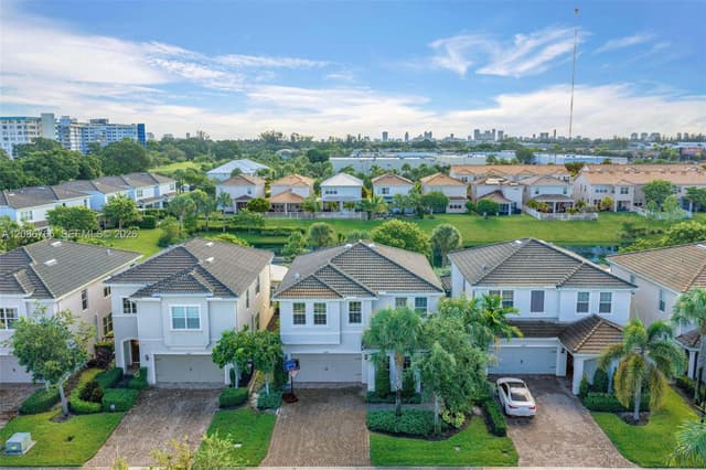 1487 Pongam Ter, Hollywood FL 33021 - Hollywood, FL - Photo 3