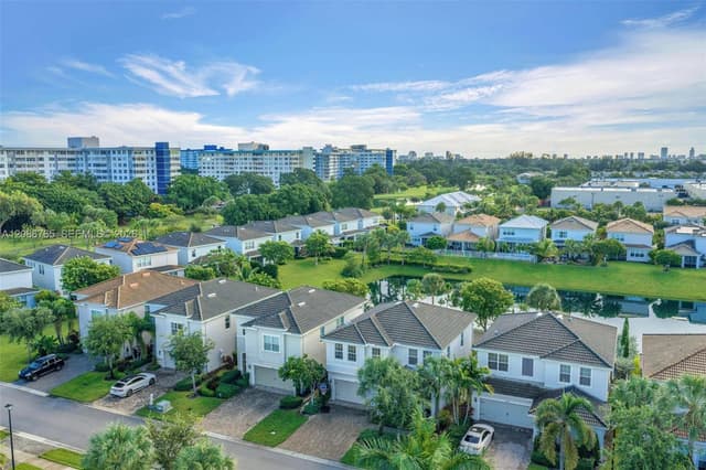 1487 Pongam Ter, Hollywood FL 33021 - Hollywood, FL - Photo 4