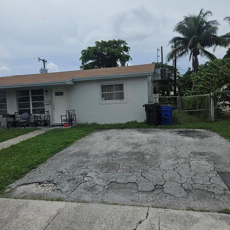 4133 NW 39th Avenue, Lauderdale Lakes FL 33309 - Lauderdale Lakes, FL - Photo 1