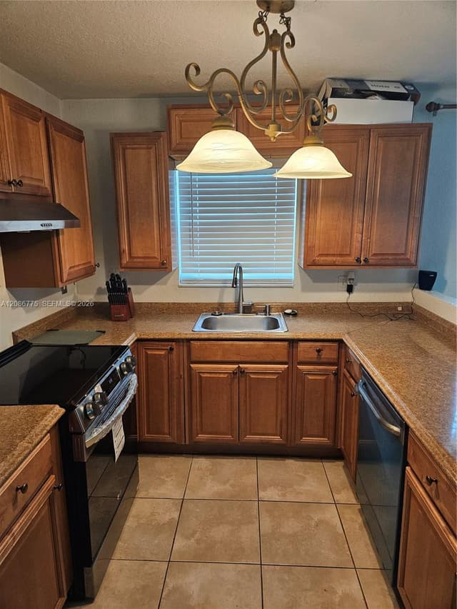 110 NW 9th Ave, South Bay FL 33493 - South Bay, FL - Photo 6