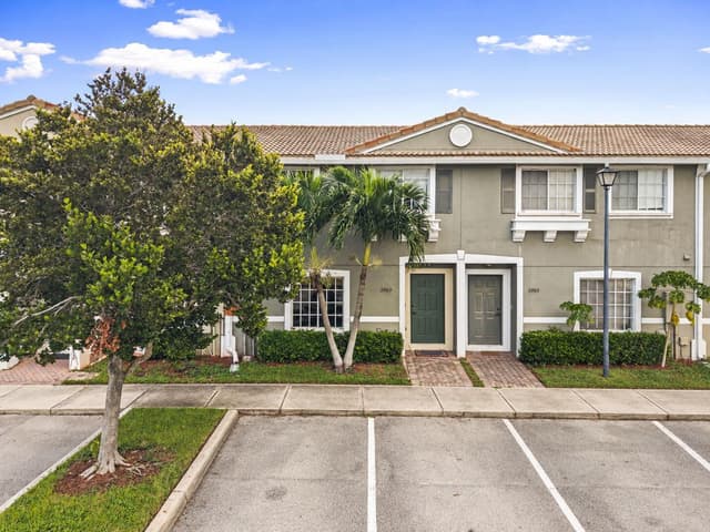 5963 GLASGOW Way, Tamarac FL 33321 - Tamarac, FL - Photo 4