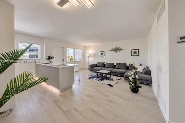 1720 Jefferson St # 511, Hollywood FL 33020 - Hollywood, FL - Photo 4