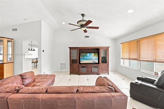 511 NW 104th Ave, Plantation FL 33324 - Plantation, FL - Photo 6