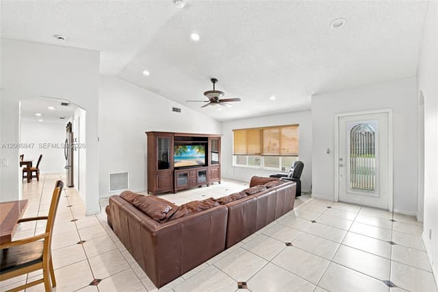 511 NW 104th Ave, Plantation FL 33324 - Plantation, FL - Photo 5