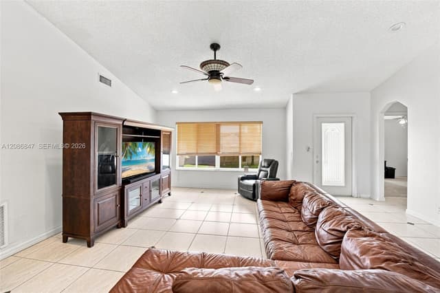 511 NW 104th Ave, Plantation FL 33324 - Plantation, FL - Photo 4