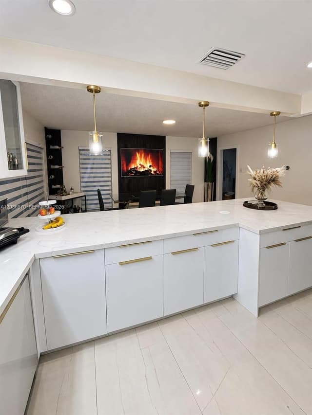 695 SW 65th Ave, Margate FL 33068 - Margate, FL - Photo 7