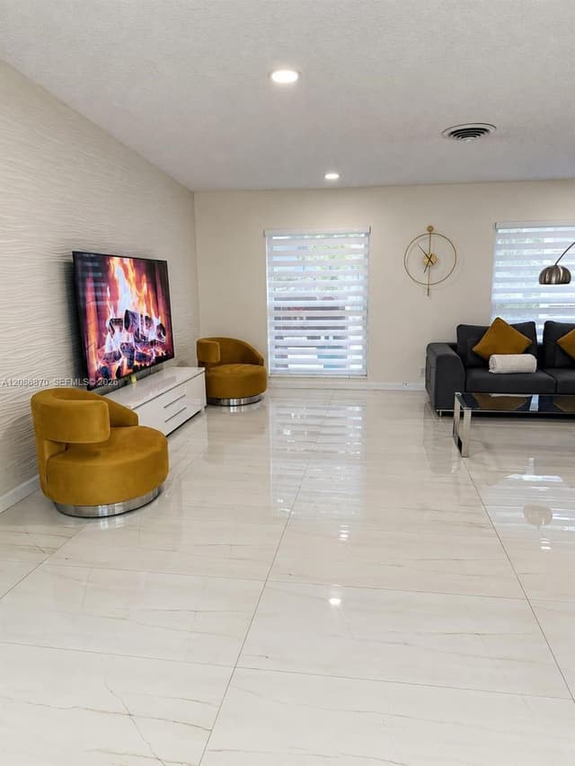 695 SW 65th Ave, Margate FL 33068 - Margate, FL - Photo 5