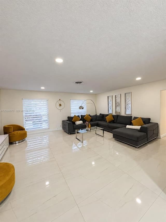 695 SW 65th Ave, Margate FL 33068 - Margate, FL - Photo 4