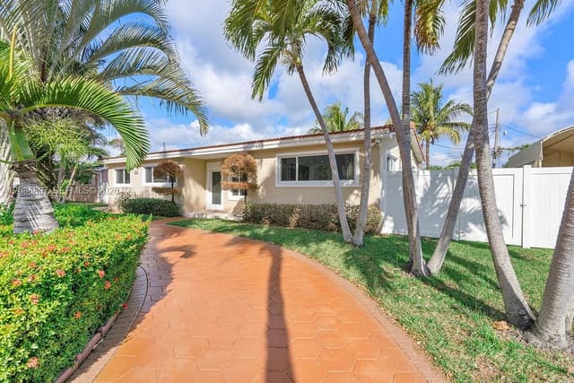 2475 NE 214th St, Aventura FL 33180 - Aventura, FL - Photo 3