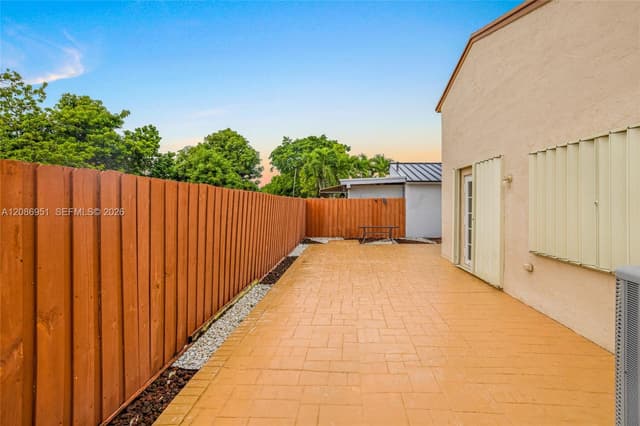 6746 NW 199th St, Hialeah FL 33015 - Hialeah, FL - Photo 5