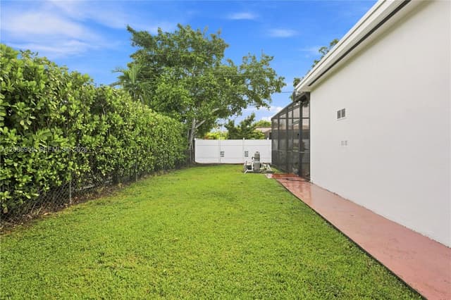 1811 SW 99th Ave, Miami FL 33165 - Miami, FL - Photo 4