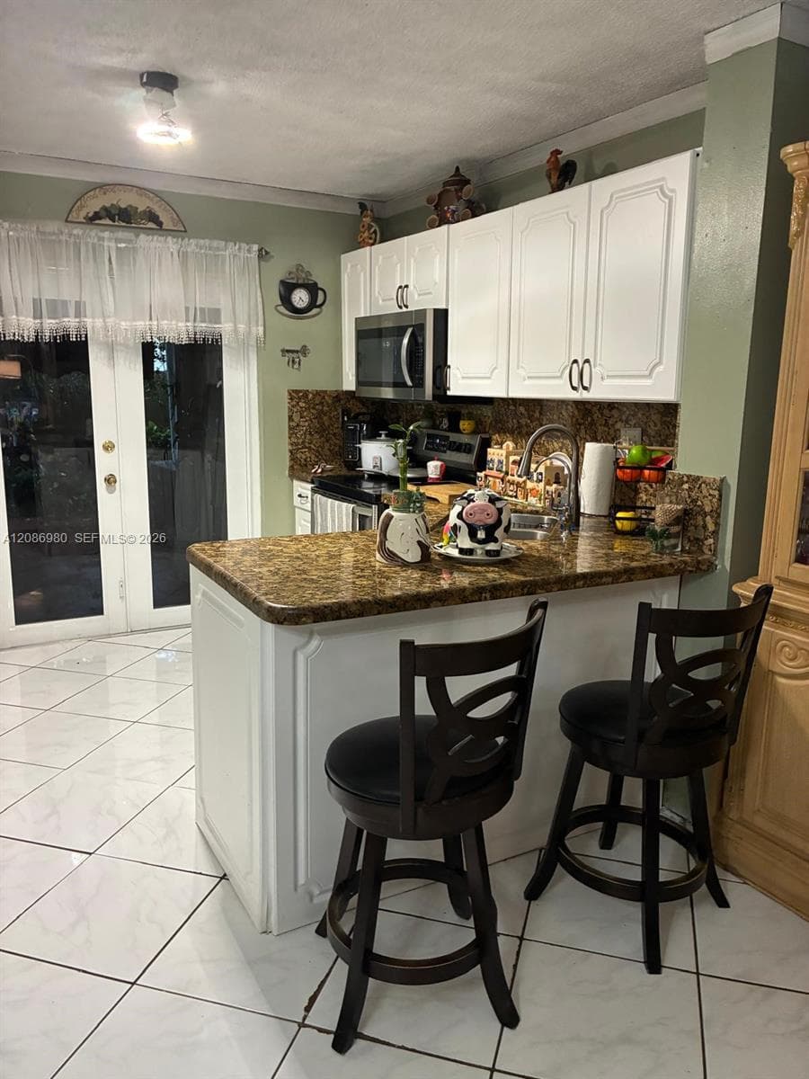 2403 W 76th St # 102, Hialeah FL 33016 - Hialeah, FL - Photo 1