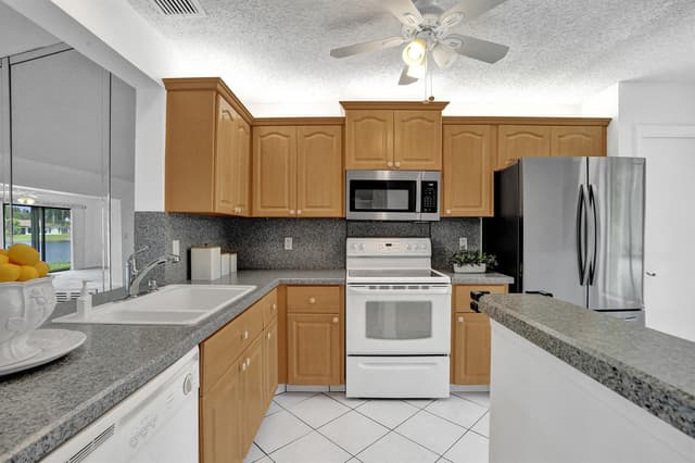 2129 SW 17TH Circle, Deerfield Beach FL 33442 - Deerfield Beach, FL - Photo 6