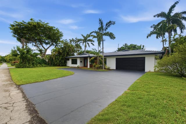 2457 NE 27th Terrace, Fort Lauderdale FL 33305 - Fort Lauderdale, FL - Photo 2