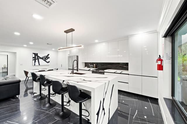 2457 NE 27th Terrace, Fort Lauderdale FL 33305 - Fort Lauderdale, FL - Photo 3
