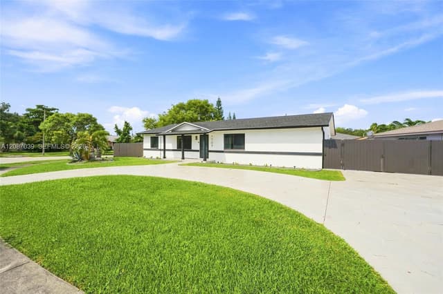 1707 S Curlew Ln, Homestead FL 33035 - Homestead, FL - Photo 2