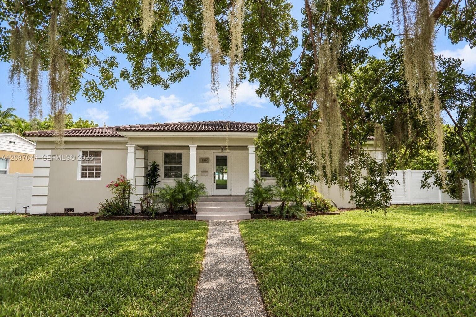 1516 Jefferson St, Hollywood FL 33020